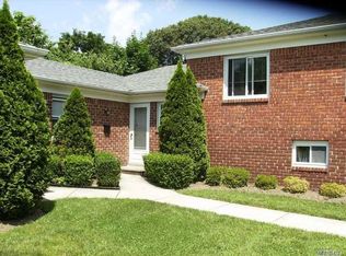 3 Juniper Rd, Port Washington, NY 11050