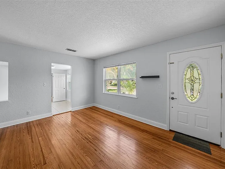 814 W Indiana Ave — Photo 7