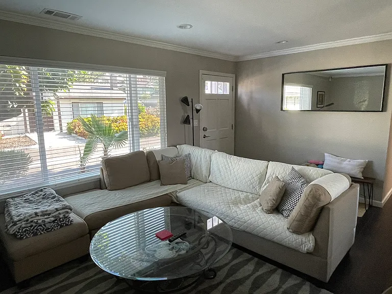 210 Appian Way — Photo 7