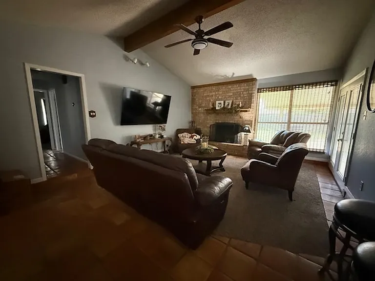 4717 Beall Blvd — Photo 3