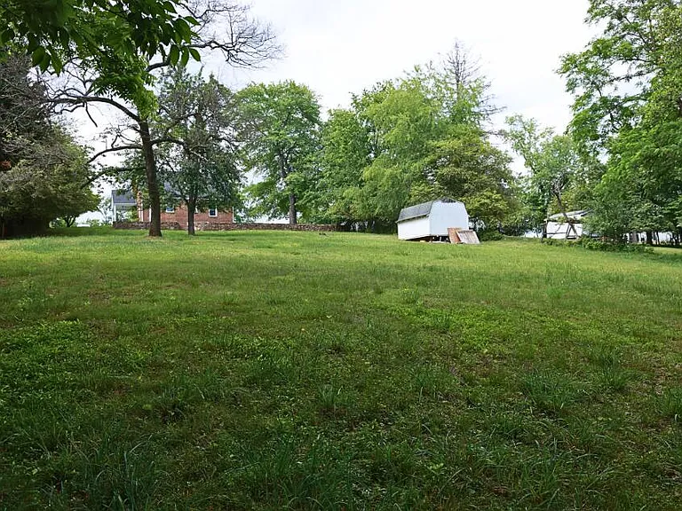 32 Upland Dr — Photo 46