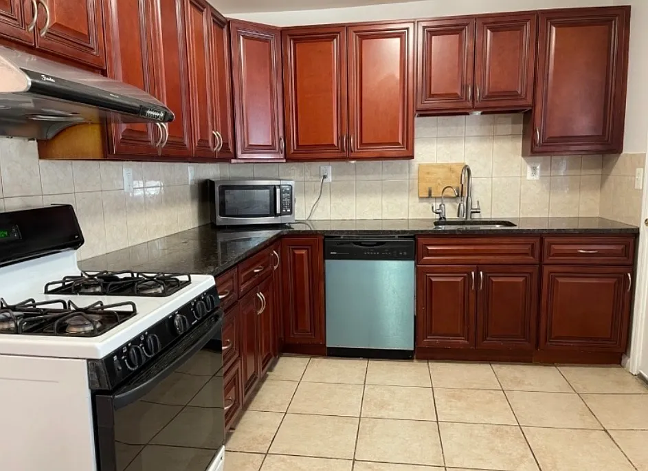 4 bed, 1567 sqft, $4,000 — Photo 4