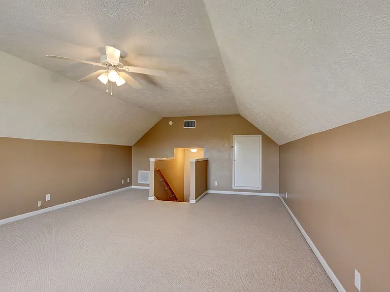 3729 Kendra Ct N — Photo 35