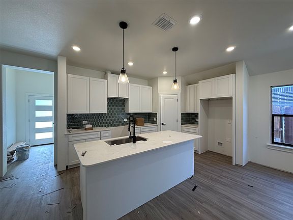 5th image of 409 Smith Rd