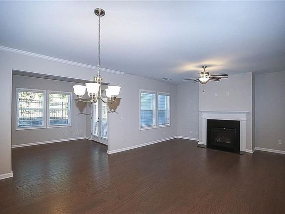 3rd image of 635 Bluff View Dr