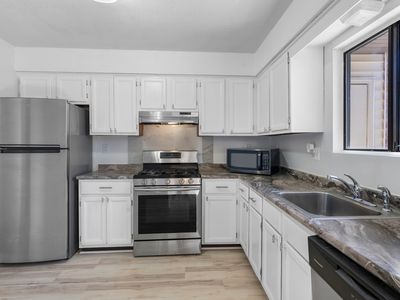 140 Thompson Street APT 18H, New Haven, CT, 06511