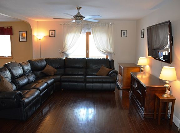 5th image of 697 Ramona Ave