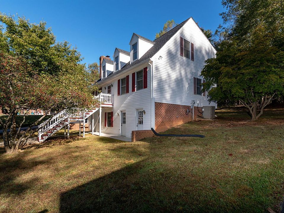 1st image of 215 Chadwick Dr