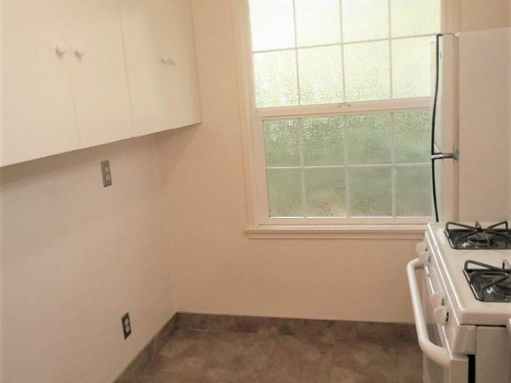 2nd image of 718 E Victoria St #4
