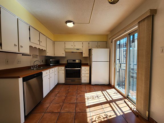 2nd image of 2747 Calle Serena