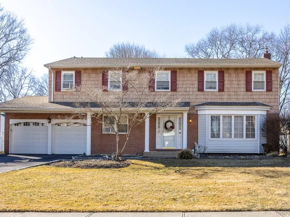 53 Tulipwood Dr, Commack, NY 11725