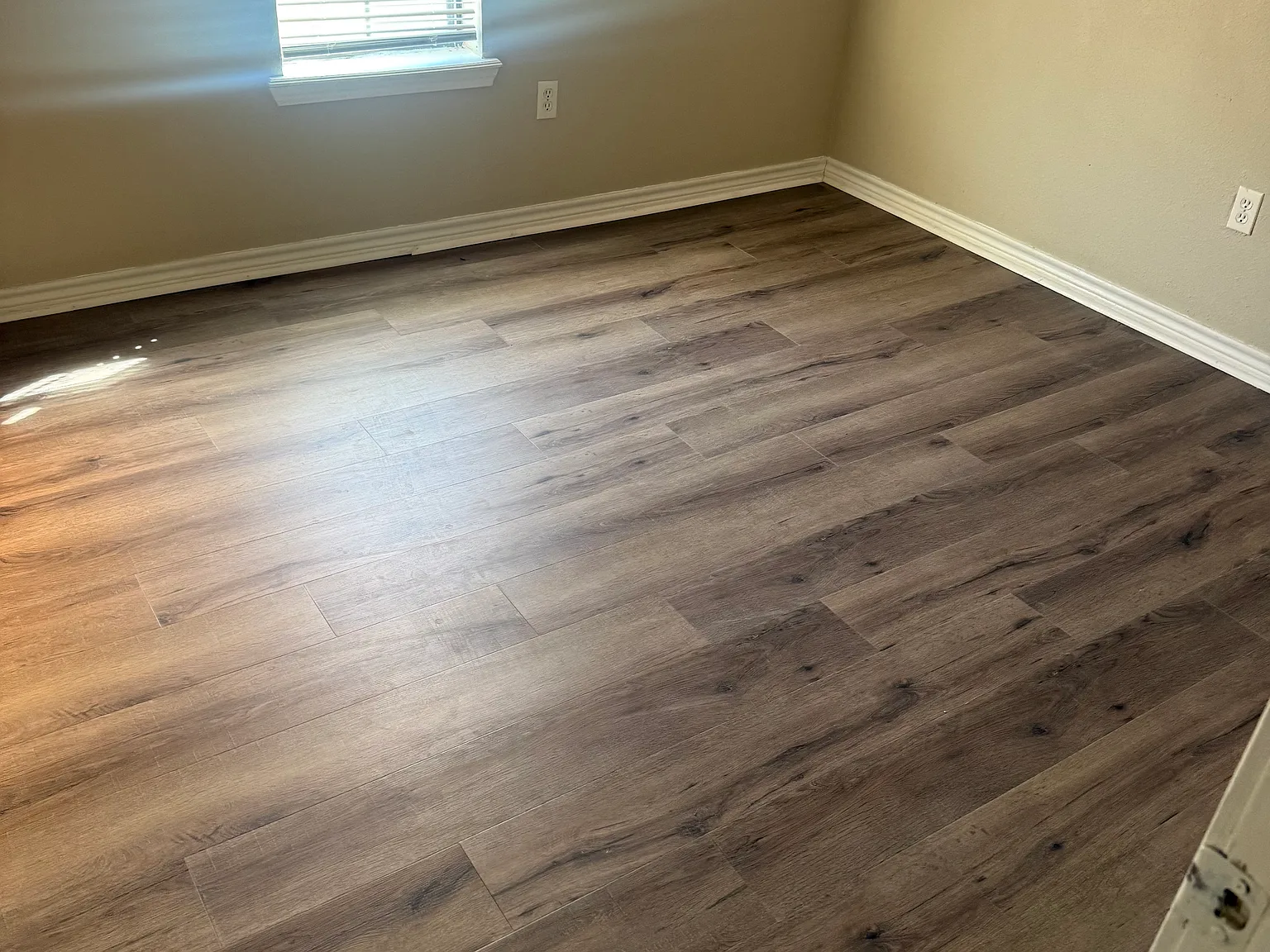 3 bed, 896 sqft, $850 — Photo 2