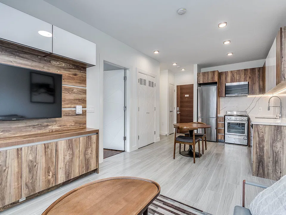 1168 Pendrell St #303