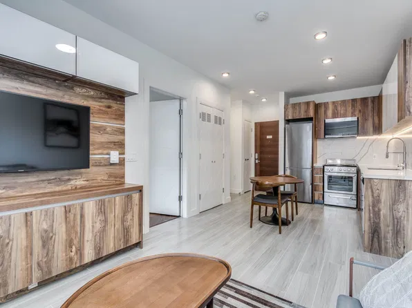 1168 Pendrell St, Vancouver, BC