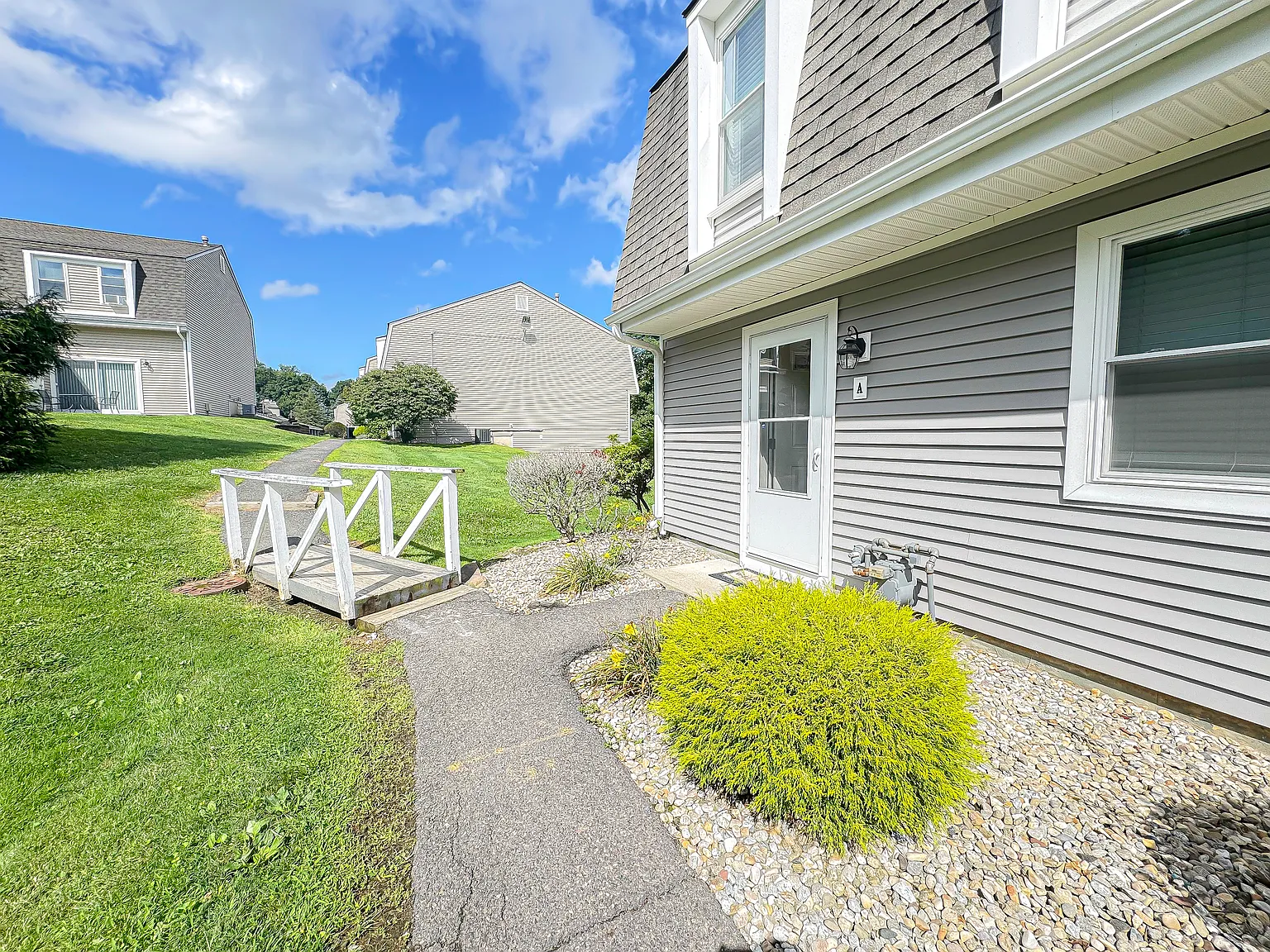 2 bed, 2.5 bath, 1722 sqft, $2,900 — Photo 2