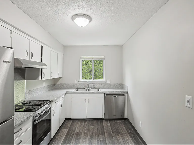 6823 N Broadway St — Photo 8