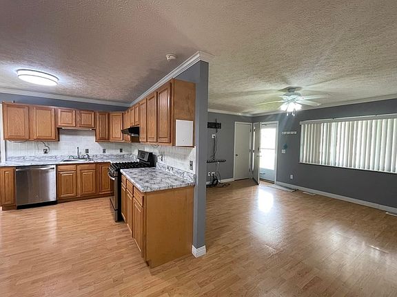 2nd image of 118 Oak Dr