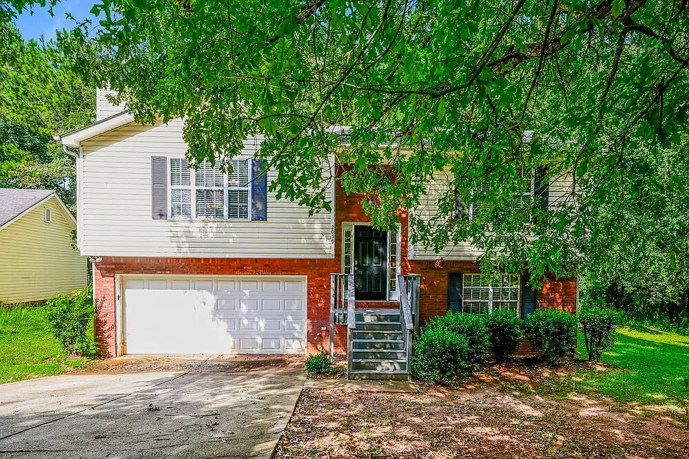 3 bed, 2.0 bath, 1606 sqft, $1,860 — Photo 1