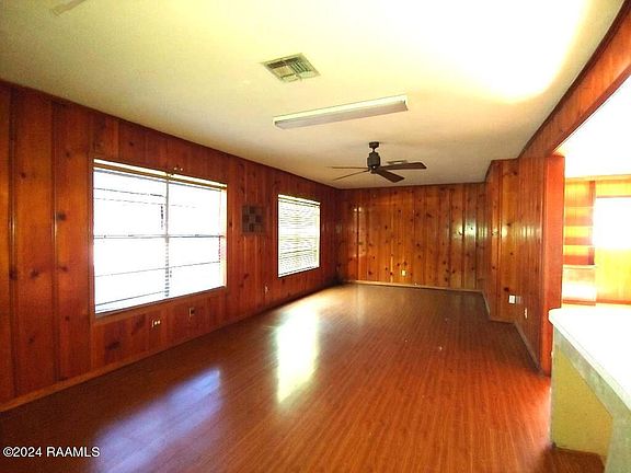 5th image of 1415 Athabaska St