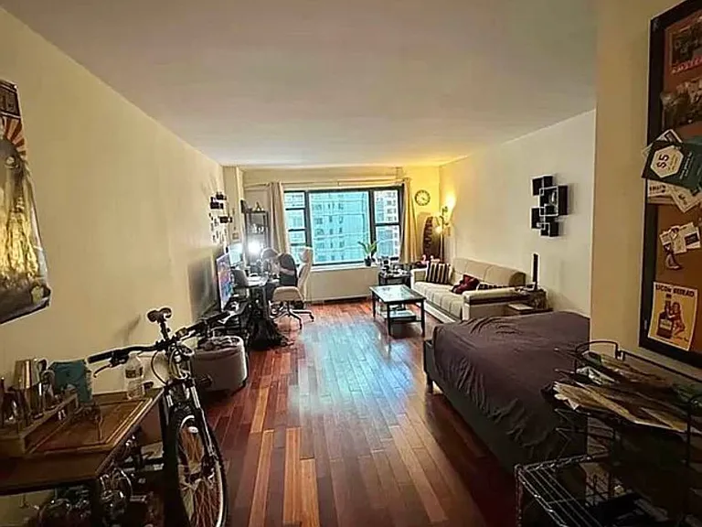 279 E 44th St #14H — Photo 2