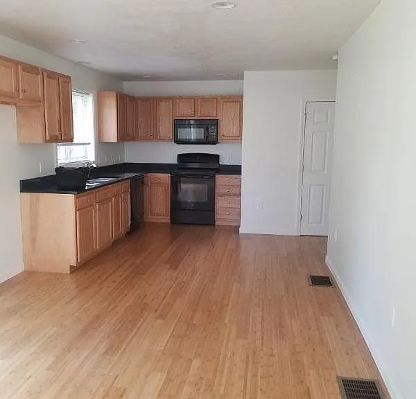 Kitchen/Dining area (similar unit)