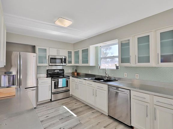 2nd image of 710 13th Ave S