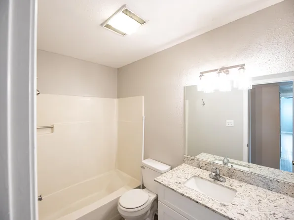 Champagne Circle, 596 Champagne Cir #6, Lake Charles, LA 70611