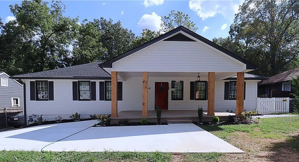 1st image of 382 McArthur Dr