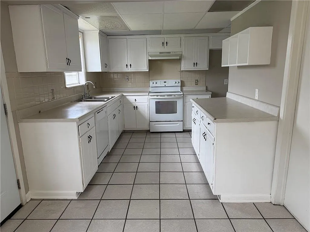 3 bed, 2.5 bath, 2100 sqft, $2,000 — Photo 4