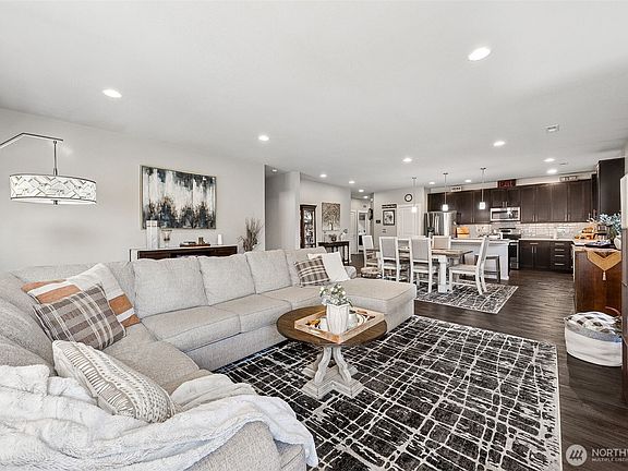 5th image of 18431 139th Street E
