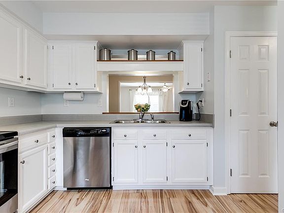 5th image of 8708 Hermitage Trace Cir