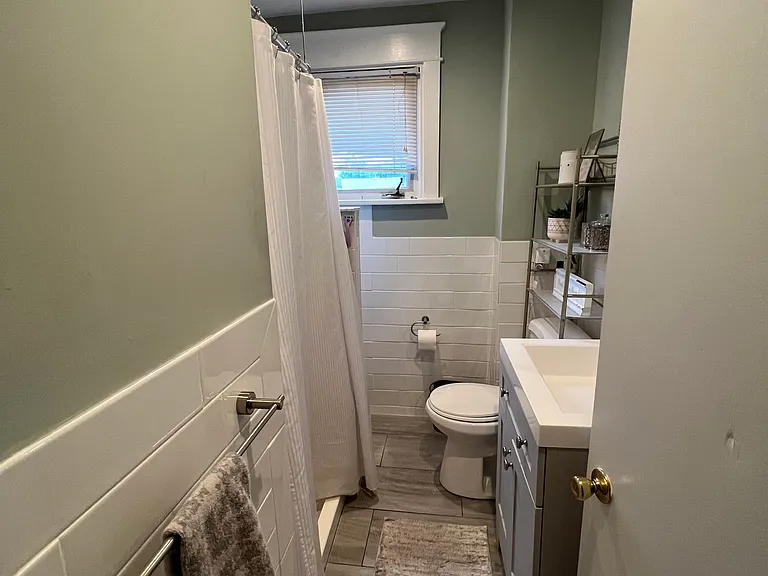 90 N Elmwood Ave #4 — Photo 10