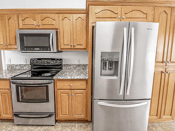 4th image of 6046 Palisade Ct.