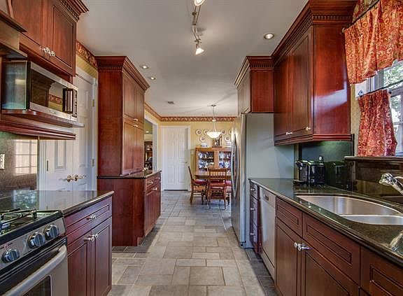 4th image of 243 High Brook Dr