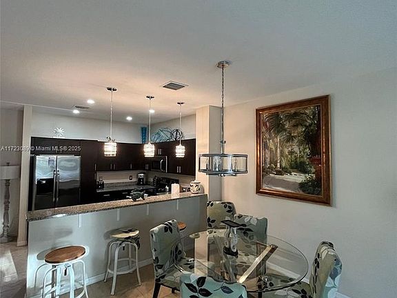 4th image of 2333 SE 5th St #2333