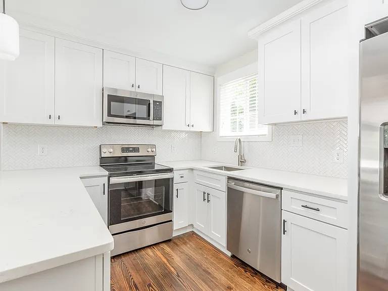 435 Wake St — Photo 15