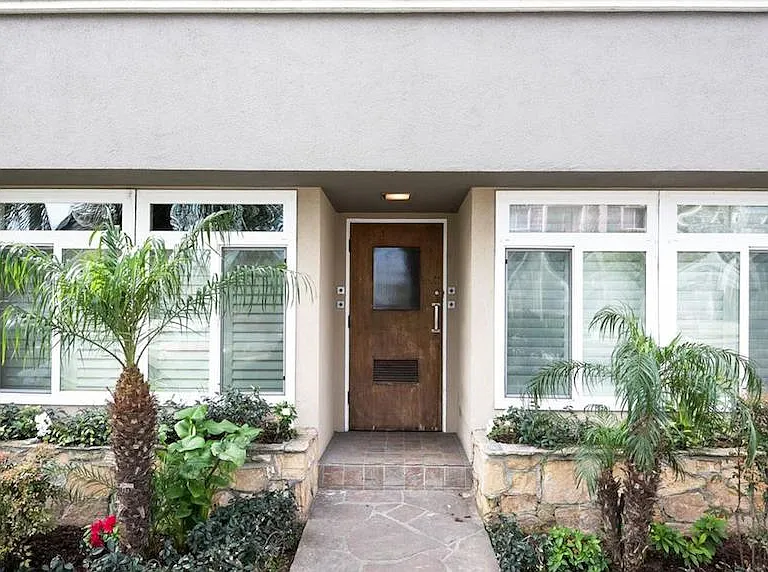 1174 E Ocean Blvd — Photo 2