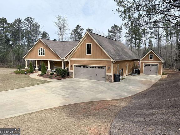 2nd image of 160 Hickory Ln