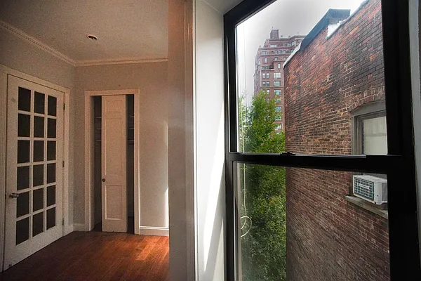 Entry / hallway, photo 1