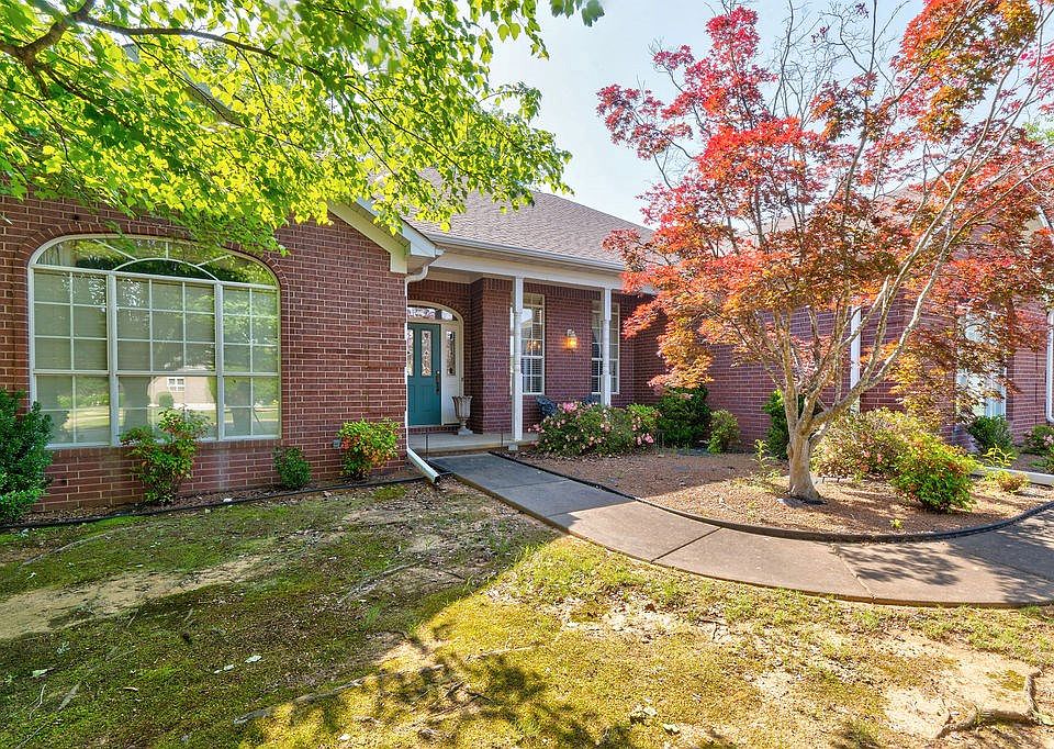 1st image of 107 Water Oak Dr