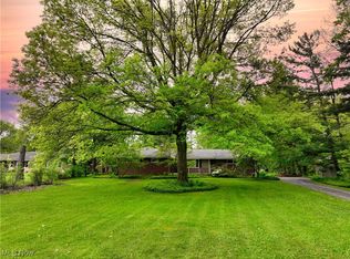 8265 Merrie Ln, Chesterland, OH 44026