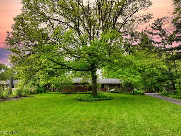 8265 Merrie Ln, Chesterland, OH 44026