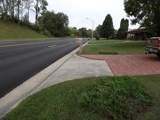 3rd image of 1717 Memorial Dr