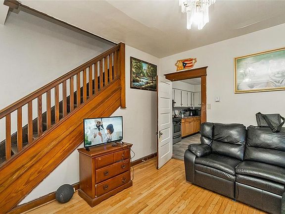 4th image of 213 N Railroad St