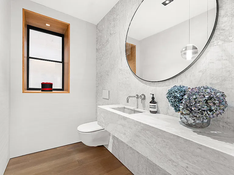 27 E 22nd St #6 — Photo 7