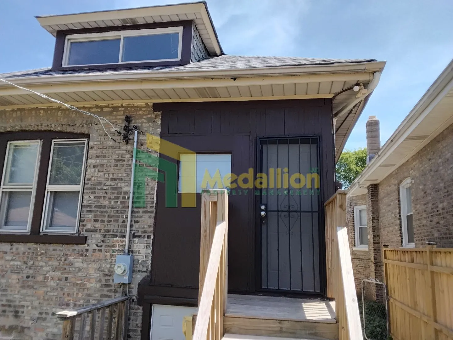 Spacious 5-Bedroom Brick Bungalow with Updated Interior — Photo 3