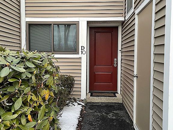 2nd image of 322 Sterling St Unit D10