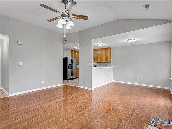 4th image of 235 Mountain Creek Dr