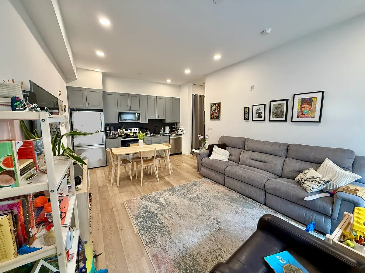 Building Photo - 1309 Hope St #I
