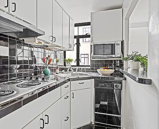 3rd image of 160 Columbia Hts APT 8D